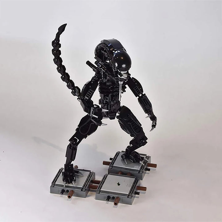 MOC Alien Mech Building Block Set inspired by the Xenomorph from Alien Vs. Predator, featuring a detailed and terrifying design, perfect for sci-fi and horror fans, collectors, and creative builders.